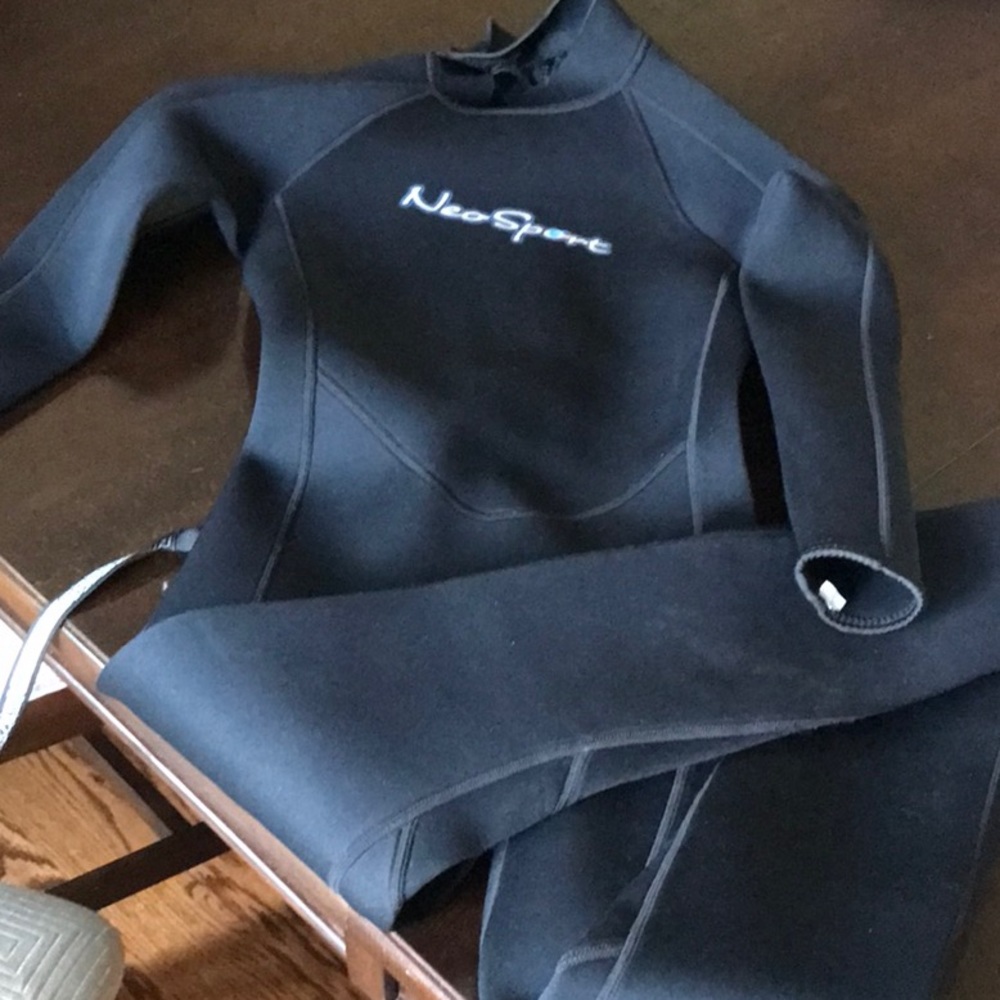 Wetsuit youth size 10